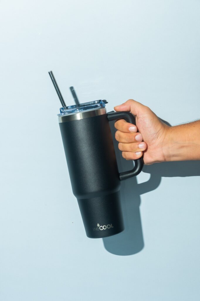 Botella térmica vs botella de plástico: ¿cuál es mejor? 5 Mug 30oz de Acero Inoxidable Reutilizable marca weCOOL de la mejor calidad
