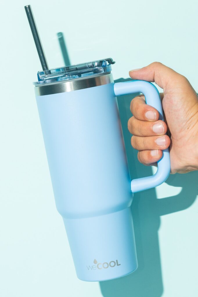 Botella térmica vs botella de plástico: ¿cuál es mejor? 3 Mug Térmico weCOOL con cañitas de Acero Inoxidable